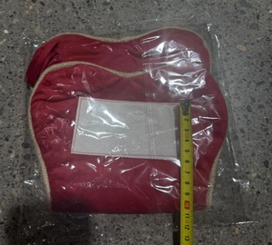 Detailed size measurement of the red burlap Christmas gift bag showing 13cm height