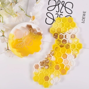 Moule en silicone pour dessous de verre en résine avec motif nid d'abeille et feuilles d'or