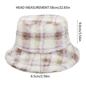 Detailed size parameters for faux fur plaid bucket hat showing 58cm head measurement