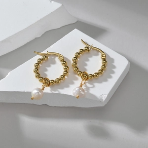 Boucles d'oreilles créoles vintage en or 14K avec d'élégantes perles pour femme
