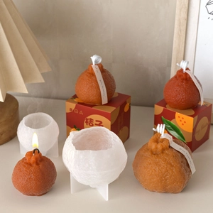 Realistische Orangen-Duftkerze mit strukturierter Schale und Geschenkbox-Verpackung