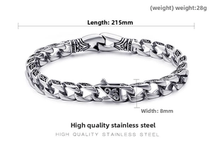 Dettaglio di bracciale vintage in acciaio inossidabile con specifiche tecniche e chiusura