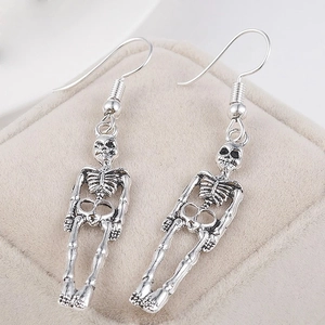 Gothic silver skull dangle earrings with punk style design for Halloween theme