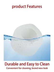 Macro di uno stampo in silicone bianco sciacquato con acqua per una pulizia rapida