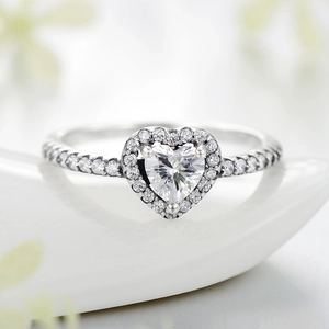 Elegant S925 sterling silver heart-shaped ring with pavé-set zircon on white dish