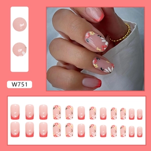 Französisches Nagelset mit roten Spitzen und zarten Blumenmustern für Frauen