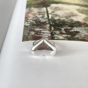 Minimalist 925 sterling silver heart-shaped ring with a 3D polished mirror finish