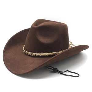 Chapeau de cowboy classique en daim marron avec ruban bohème perlé et cordon réglable