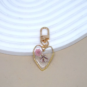 Golden heart keychain with dried flowers and glitter in clear resin pendant