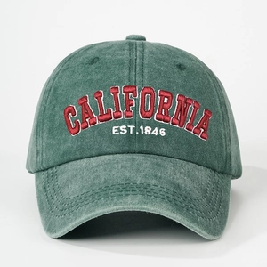 Verstellbare dunkelgrüne Baseballkappe aus gewaschener Baumwolle mit California-Stickerei