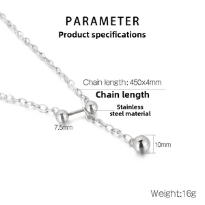 Détail du collier en acier inoxydable argenté avec pendentifs boules de 7,5 et 10mm