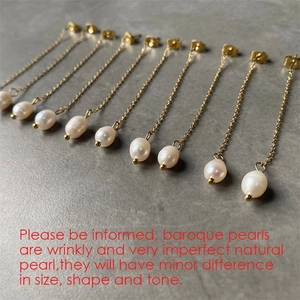 Boucles d'oreilles vintage en perles baroques et longues chaînes en acier doré