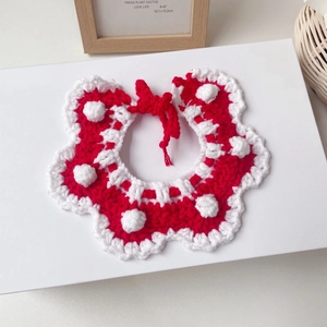 Collier pour animaux au crochet rouge et blanc avec pompons décoratifs pour Noël