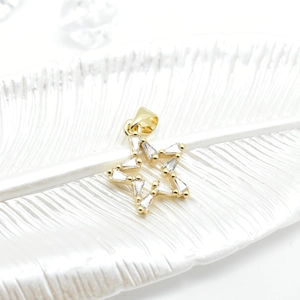 Exquisite 18k gold plated star pendant necklace inlaid with sparkling cubic zirconia