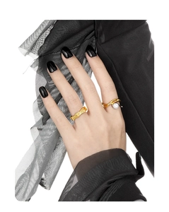 Close-up of irregular S925 silver rings with freshwater pearl and gold plating on hand