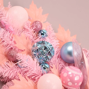 Decorazione natalizia a goccia rosa e blu con palline e aghi di pino sintetici