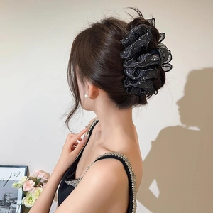 Pince à cheveux élégante en dentelle noire avec paillettes argentées pour chignon chic