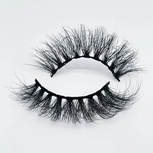 Detailed view of 20mm thick faux mink eyelashes with dramatic volume and fluffy curls