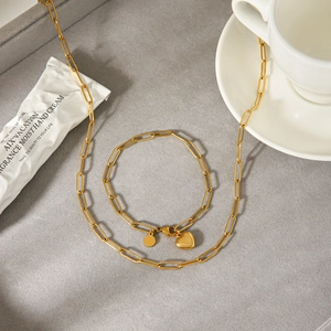 Ensemble collier et bracelet en acier inoxydable plaqué or 18 carats avec pendentif cœur
