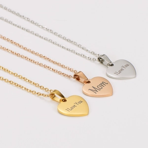 Trois colliers avec pendentif cœur plaqué or 18 carats pour maman en or, rose et argent