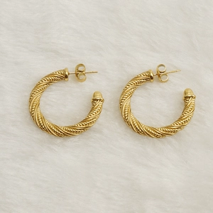 Classic 18K gold-plated titanium steel round hoop earrings with twisted rope texture design