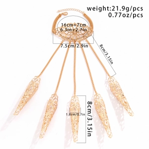 Schema tecnico dettagliato di un bracciale a mano gotico dorato con misure complete