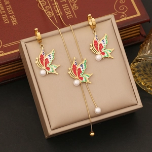 Vintage Schmetterling Halskette und Ohrring Set mit buntem Emaille und weißen Perlen