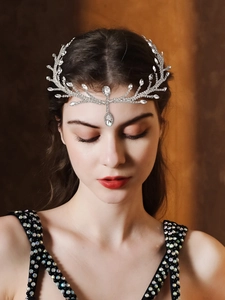 Detail shot of bridal rhinestone forehead chain with leaf motifs and water drop gemstone
