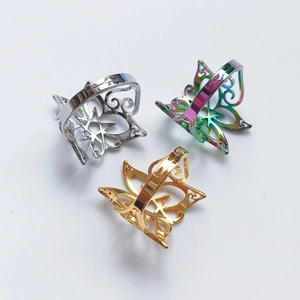 Trois bagues papillon évidées en acier inoxydable réglables en or, argent et arc-en-ciel