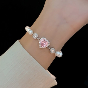 Sweet pink heart zircon and white pearl elastic bracelet with silver finish on wrist