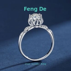 Close-up of S925 silver ring featuring a 1-carat moissanite in a lotus petal setting
