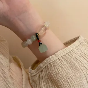 Elegantes handgewebtes Armband im chinesischen Stil mit grünen Shoushan-Steinen