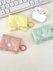 Custodie in tessuto trapuntato a cuore per AirPods Pro in delicate tonalità pastello