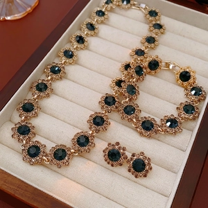 Vintage Flower Jewelry Necklace Bracelet Earrings With Silver Earring Post Alloy Rhinestone Luxury For Women