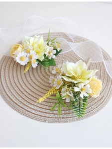 Gros plan sur la boutonnière de mariage et le corsage de poignet avec détails en chanvre
