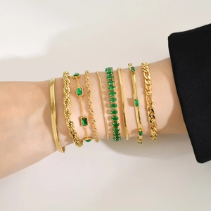 Set of 8 gold plated bracelets featuring green emerald zircons and flat snake chains