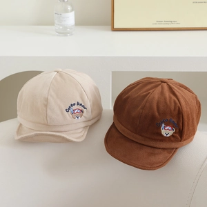 Berretto da baseball in velluto per neonati con ricamo orso in beige e marrone