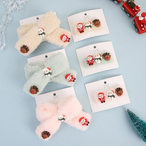 Süßes Weihnachts-Plüsch-Haarspangen-Set mit Weihnachtsmann und Rentier auf Kunstfell