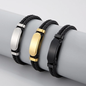 Trois bracelets en cuir tressé pour homme avec plaques en argent or et noir poli