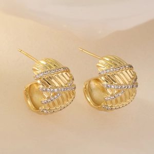 Chic 18K gold-plated C-shaped earrings with striped texture and sparkling cubic zirconia