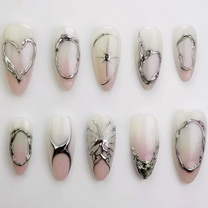 Faux Ongles Amande Avec Motifs 3D Métallique Argent Métal Liquide Coeur Étoile Dégradé Rose Blanc Pour Manucure DIY Femmes