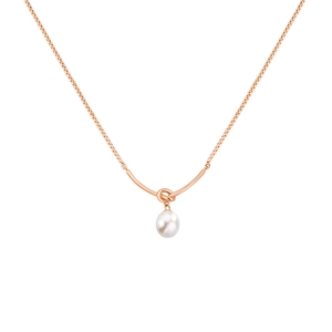 Detail des rotvergoldeten Knotendesigns mit weißer Perle an einer feinen Gliederkette