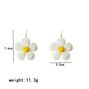 Detail showing dimensions of handmade raffia daisy earrings, 7.6cm high and 5.5cm wide