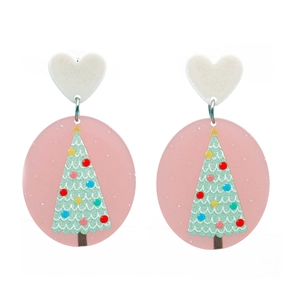Détail de boucles d'oreilles sapin de Noël roses en acrylique avec crochets coeur blanc