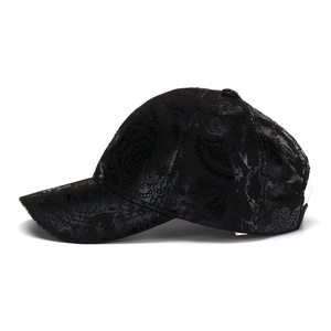 Berretto da baseball nero con motivo paisley in tessuto jacquard e visiera curva moda