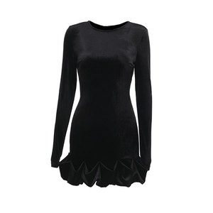 Elegantes schwarzes Samt-Langarm-Minikleid mit plissiertem Saum für Damen im Jahr 2024