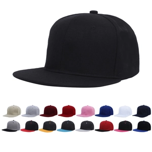 Flache Hip-Hop-Baseballkappe im Detail mit vielen Unifarben und Kontrastoptionen