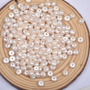 Perle naturali d'acqua dolce 7mm color crema su base in legno per gioielleria fai da te