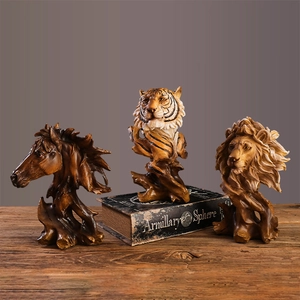 Hars sculpturen van leeuw tijger paard met houtnerf textuur voor huis- en kantoordecor