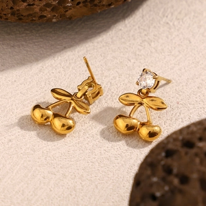Boucles d'oreilles cerises en acier doré 18K avec zircon blanc étincelant
